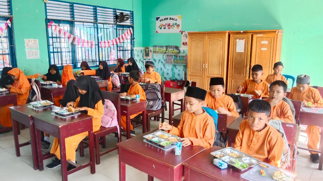 Serap Ratusan Tenaga Kerja, 6 SPPG di Kota Dumai Beroperasi Dengan Produksi Ribuan Porsi MBG Perharinya