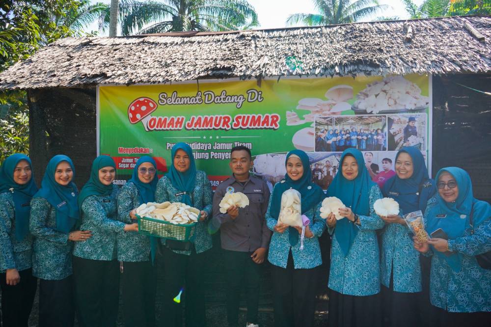 Kunjungi Budidaya Jamur dan Posyandu di Sungai Sembilan, Bunda Henny: Kerjasama Baik Antara Semua Pihak Menghasilkan Efek Yang Baik Pula