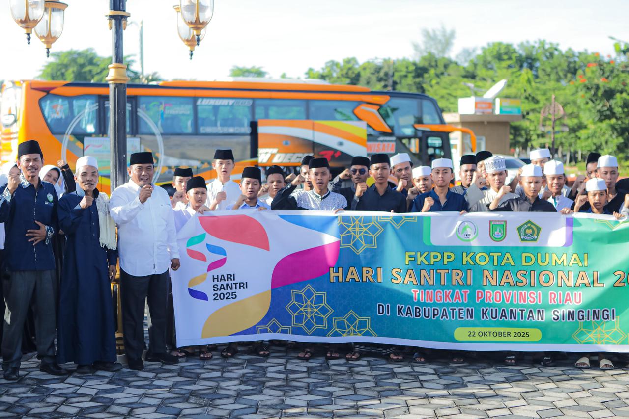 Wakil Wali Kota Dumai Lepas 120 Santri ke Kuansing untuk Mengikuti Peringatan Hari Santri 2025