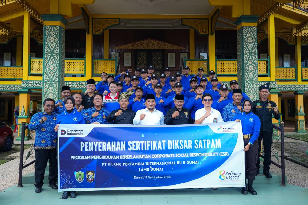 Dorong Kemandirian Tenaga Kerja Lokal, Wakil Wali Kota Dumai Serahkan Sertifikat Diksar Satpam 