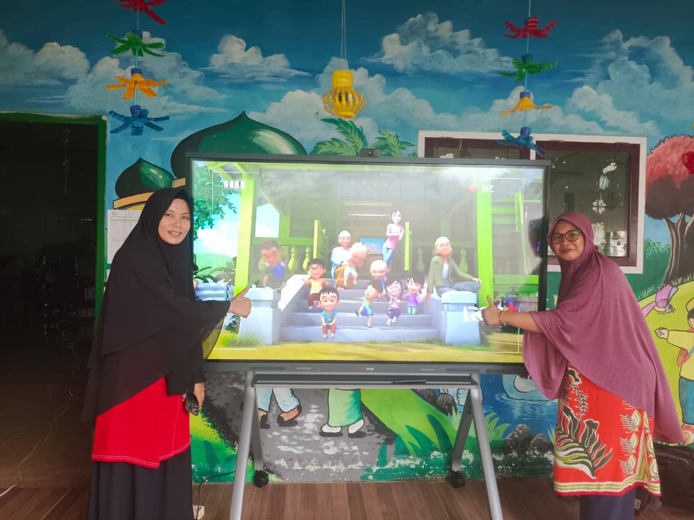 Percepat Digitalisasi Pembelajaran, 206 Sekolah di Kota Dumai Sudah Terima Interactive Flat Panel