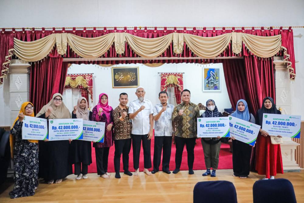 Wali Kota Dumai Serahkan Manfaat Jaminan Kematian BPJS Ketenagakerjaan kepada Ahli Waris
