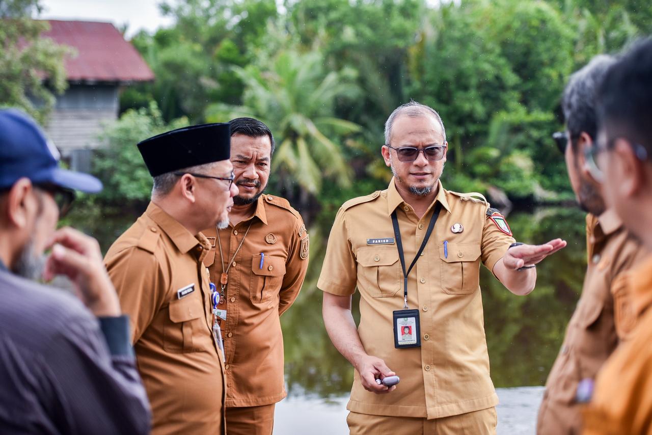 Pemko Dumai Tinjau Bantaran Sungai Dumai, Komitmen Selesaikan Penanggulangan Banjir Rob Untuk Beberapa Segmen Pada Tahun 2026 