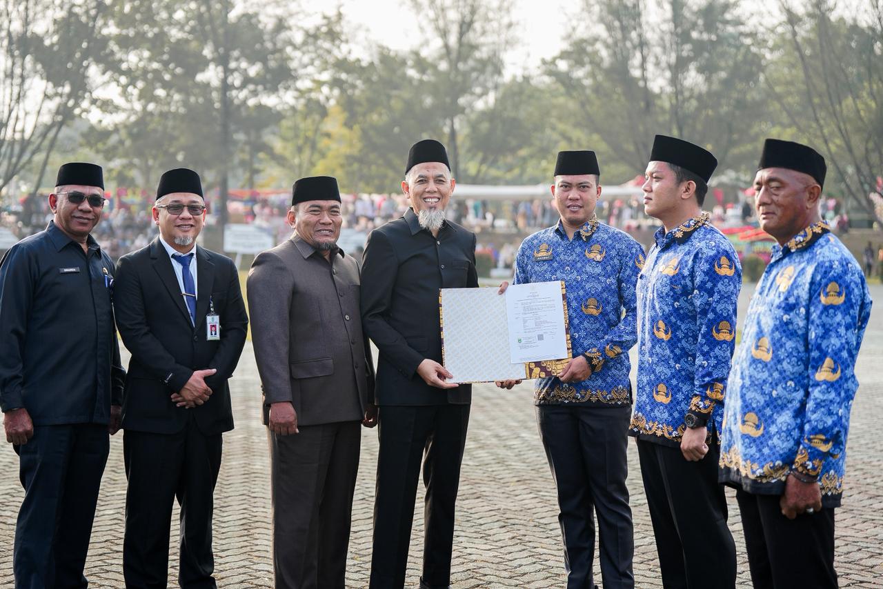 Perkuat Pelayanan Publik di Dumai Kota Idaman, Wako H. Paisal Serahkan SK Pengangkatan PPPK Paruh Waktu Formasi 2025
