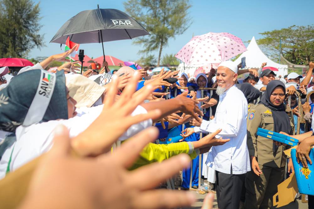Ditengah Matahari Yang Bersinar, Wako Paisal Sambut Antusias Masyarakat Kota Dumai Ikuti Aksi Kemanusiaan Untuk Sumatera dan Palestina