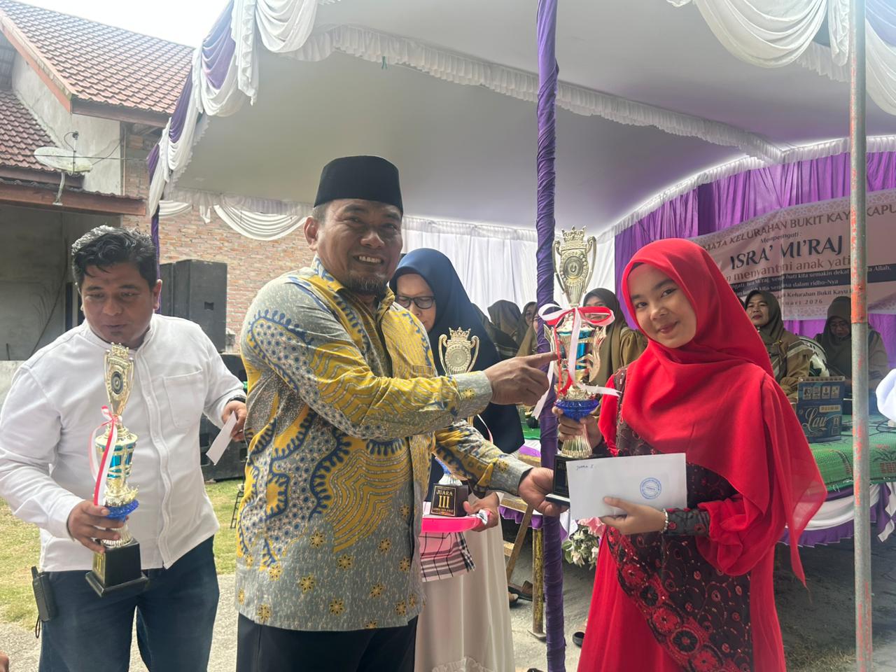 Wawako Sugiyarto Semarakkan Peringatan Isra Mi’raj 1447 H dan Santunan Anak Yatim di Mushalla Darussalam Bukit Kayu Kapur