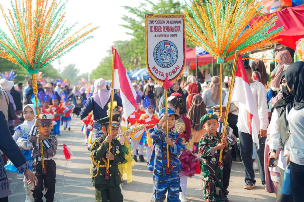 Ribuan Anak PAUD Meriahkan Pawai Karnaval Se-Kota Dumai di Jalan HR Soebrantas