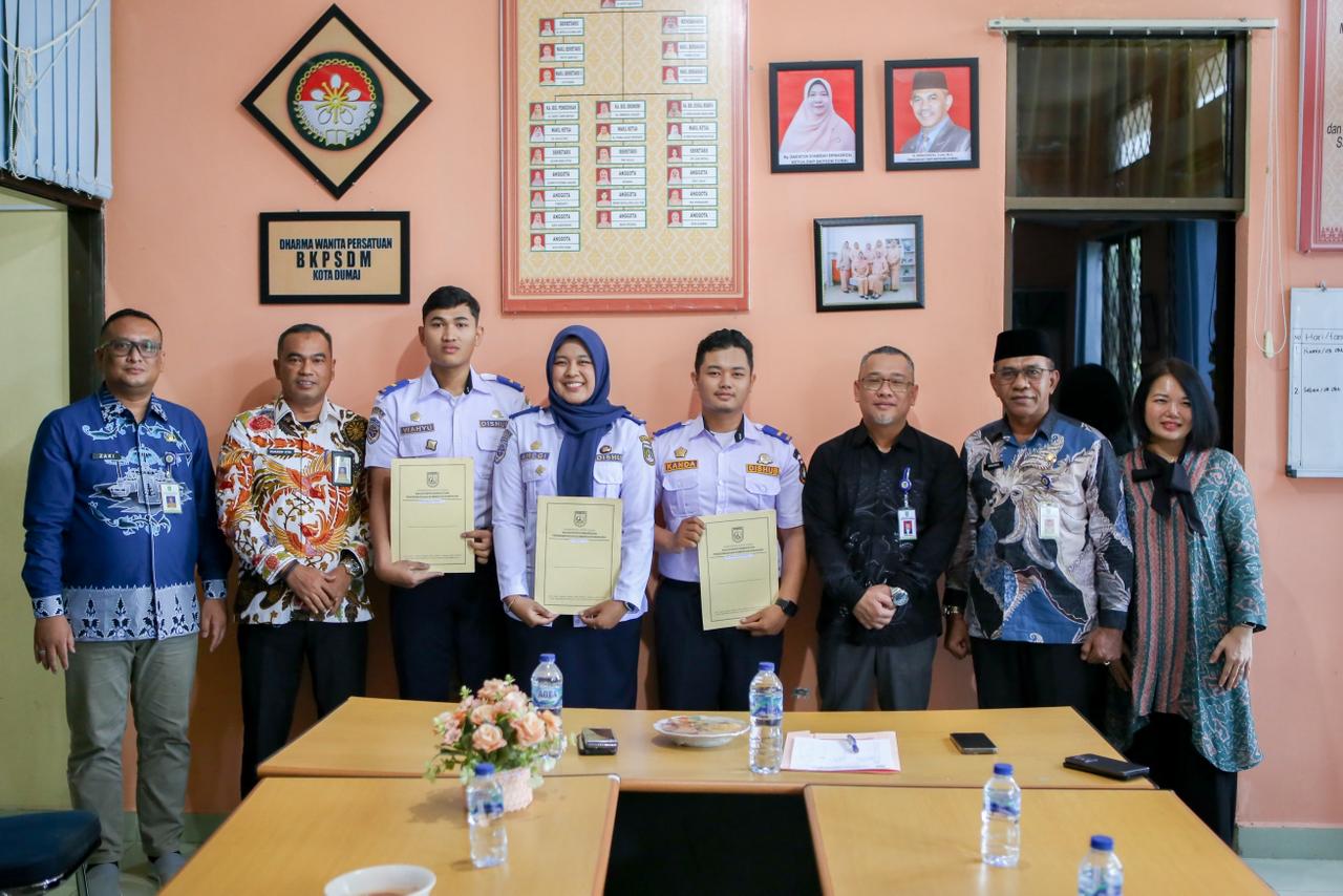 Serahkan SK CPNS Kepada Tiga Orang Alumni PTDI-STTD, Sekdako: Jaga Kedisiplinan, Integritas, dan Tanggung Jawab Dalam Bertugas