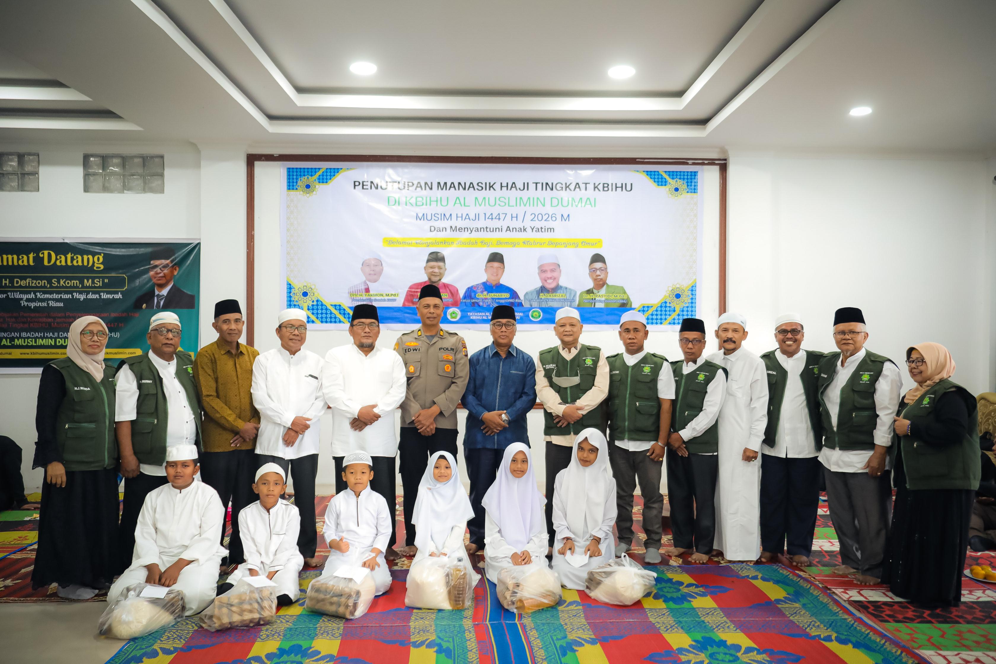 Diwarnai Santunan Puluhan Anak Yatim, Wawako Sugiyarto Resmi Tutup Manasik Haji KBIHU Al-Muslimin Dumai