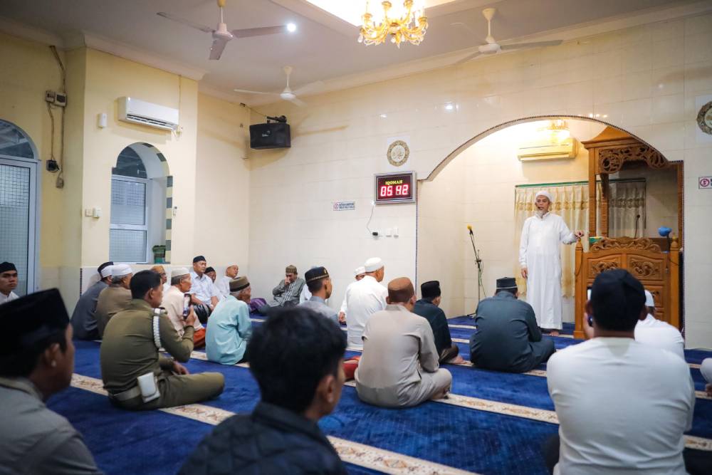 Wali Kota Paisal Pimpin Safari Subuh di Mushala Arif Rahman, Sampaikan Program dan Salurkan Bantuan