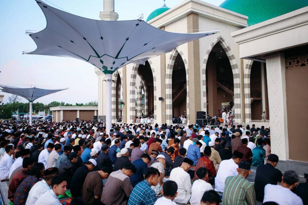 Ribuan Masyarakat Padati Masjid Agung Habiburrahman, Sekdako: Teriring Permohon Maaf Yang Teramat Tulus dari Pemerintah Kota Dumai