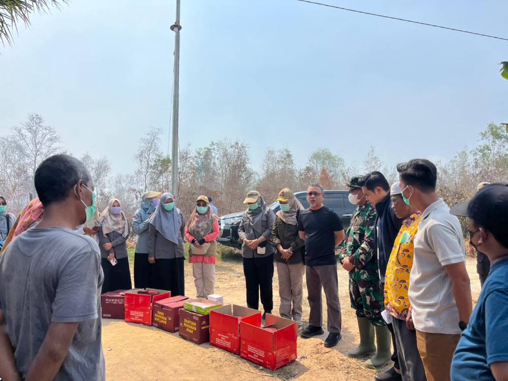 Pemerintah Kota Dumai Serahkan Bantuan Makanan Siap Saji dan Obat-obatan Kepada Masyarakat Terdampak Karhutla 