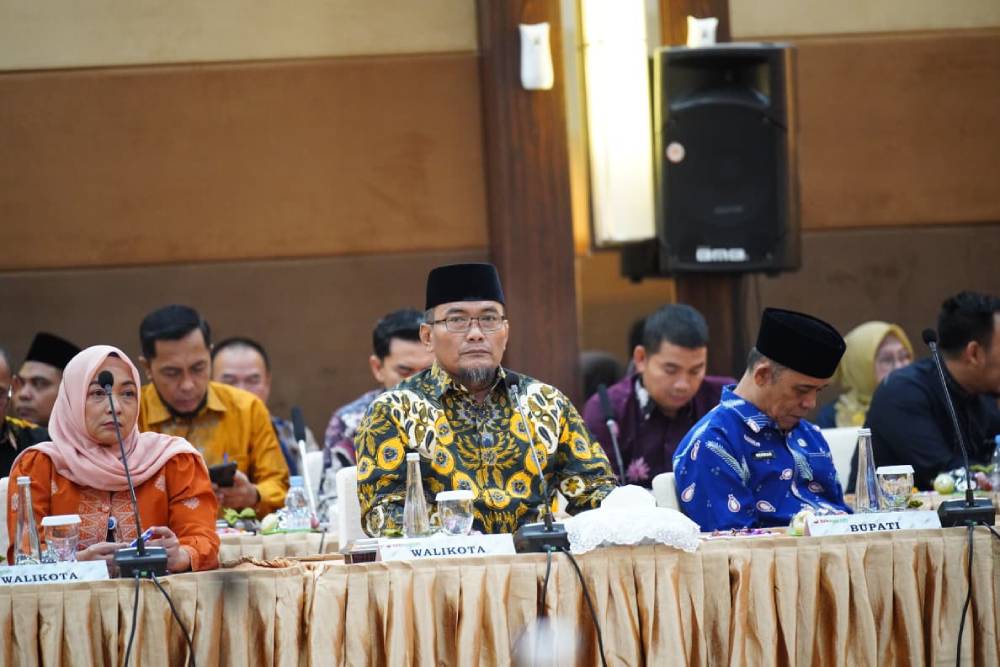 Wawako Dumai Sugiyarto Hadiri Pertemuan Penguatan BUMD Bersama Komisi II DPR RI di Pekanbaru