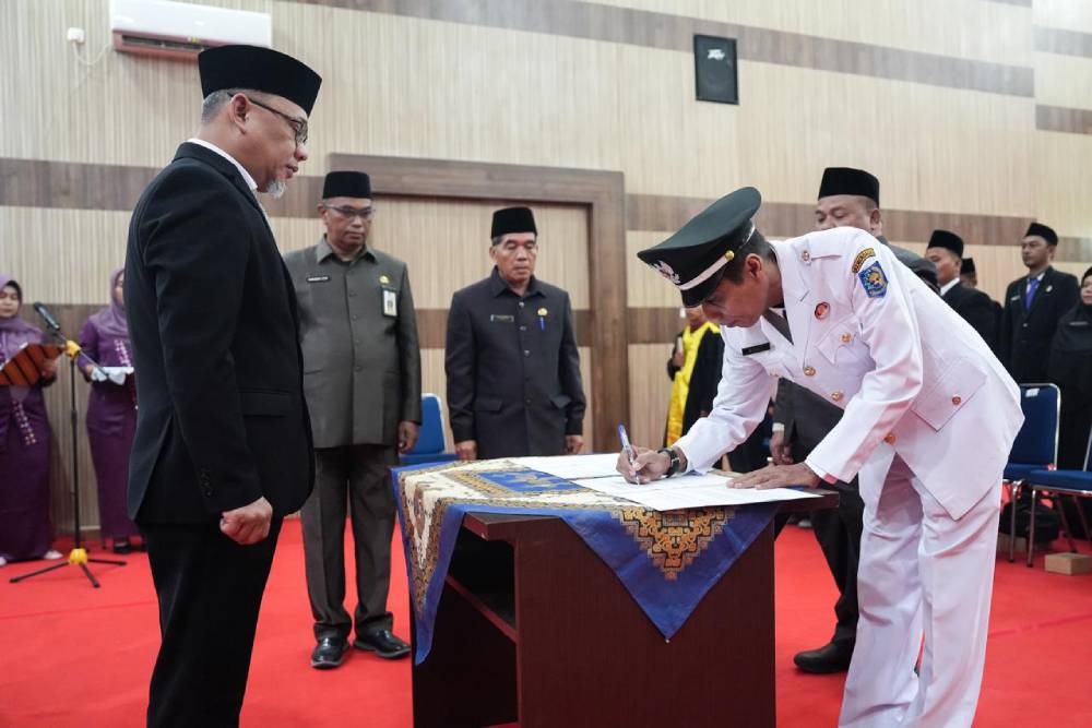 Sekda Fahmi Rizal Lantik 12 Pejabat Administrator dan Pengawas di Lingkungan Pemko Dumai
