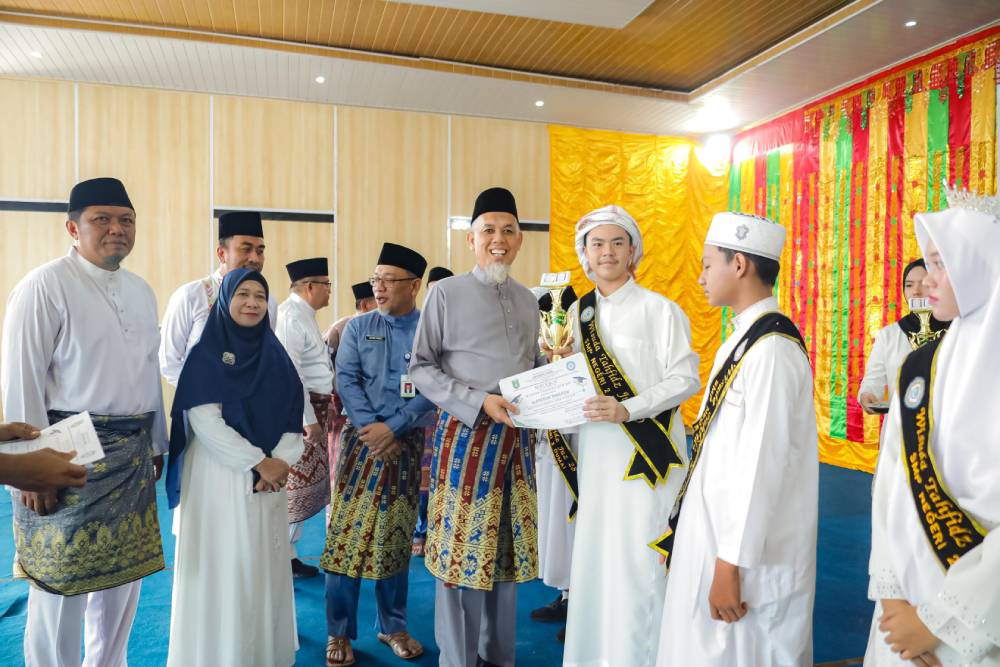 Wisuda Tahfidz Angkatan VI, Wali Kota Dumai Tekankan Komitmen Ciptakan Generasi Qurani