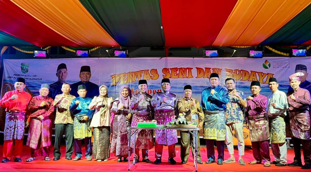 Semarak di Halaman Kantor Wali Kota, Ratusan Warga Antusias Saksikan Pagelaran Seni Budaya Sempena Hari Jadi Kota Dumai dan Bukit Kapur