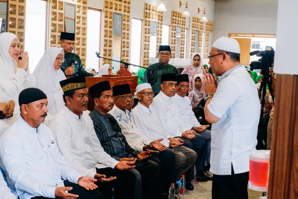 Hadiri Tepuk Tepung Tawar Calon Jamaah Haji IKROHIL, Sekdako Fahmi Titip Doa untuk Masyarakat Kota Dumai