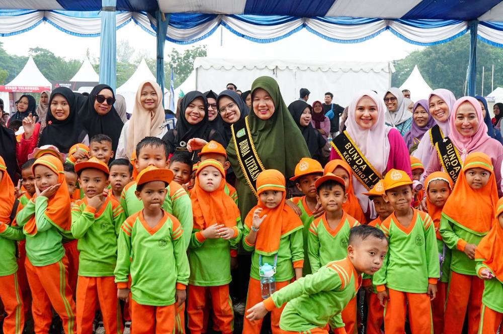 Semarak Hari Buku Sedunia, Bunda Literasi Ajak Anak PAUD Gemar Membaca dan Berolahraga