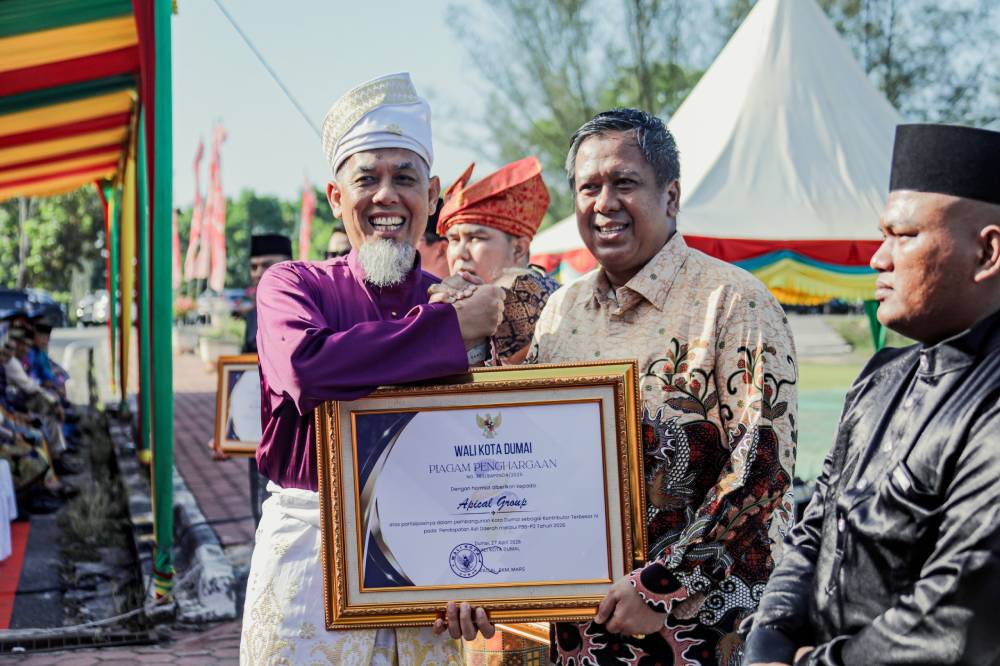 Semarak Hari Jadi ke-27 Kota Dumai, Wako H. Paisal Serahkan Penghargaan bagi Wajib Pajak hingga ASN Berprestasi