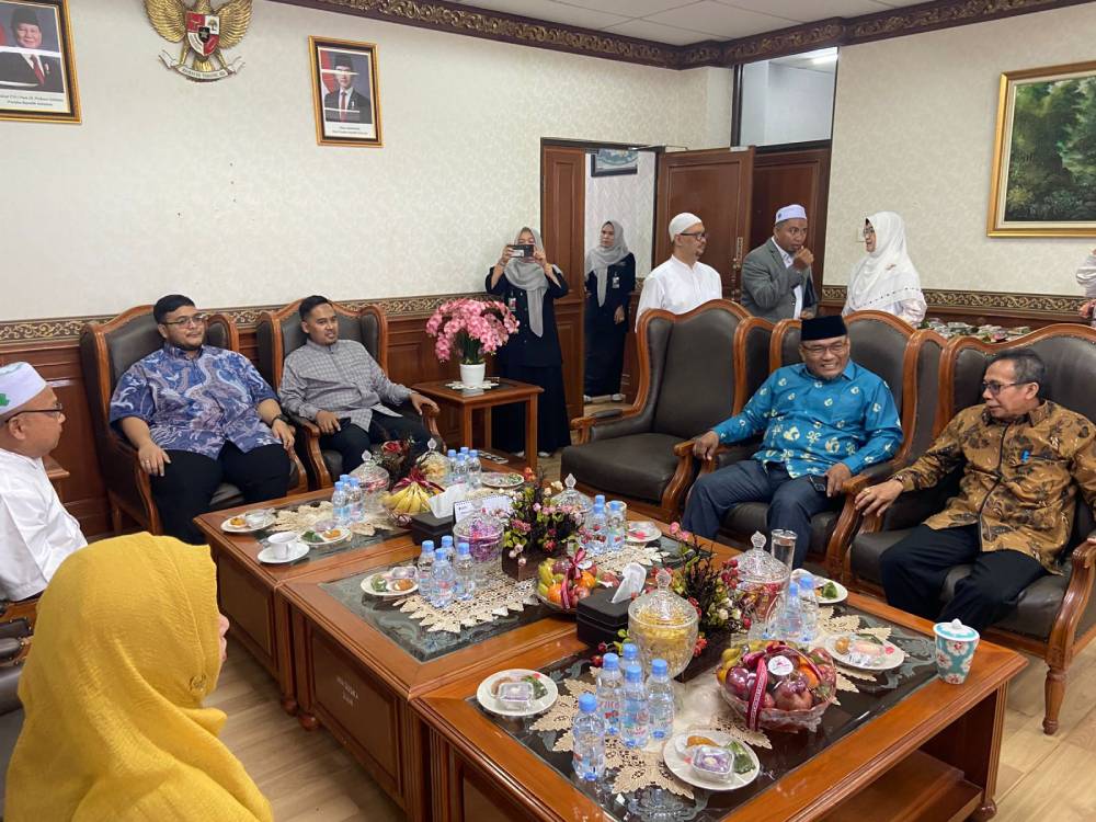 Wawako Sugiyarto Hadiri Tabligh Akbar Bersama UAS, Ajak Umat Bangun “Istana di Surga” Melalui Masjid Al-Jamiah UIN Suska