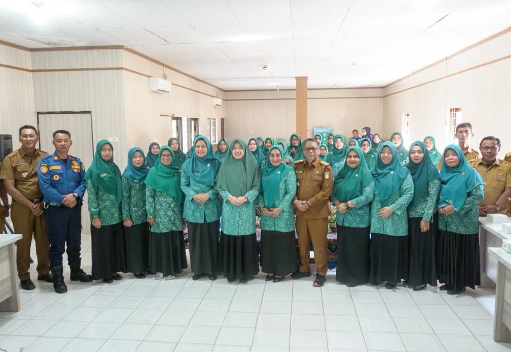 Tingkatkan Kesiapsiagaan Warga, TP PKK Dumai Adakan Pelatihan Tanggap Kebakaran Rumah Tangga di Dumai Timur