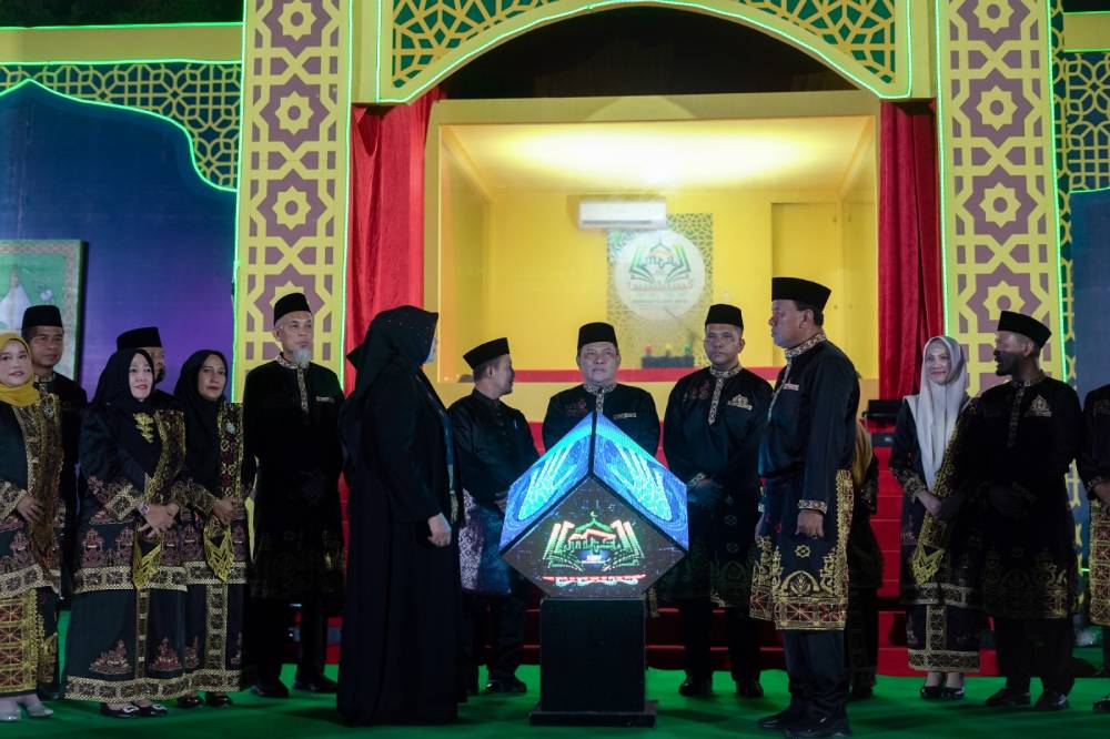 MTQ Provinsi Riau ke-44 Resmi Dibuka, Piala Bergilir Diserahkan untuk Diperebutkan 12 Kabupaten dan Kota