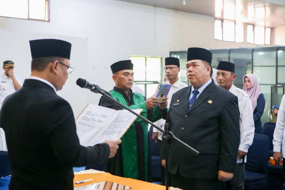 Sekda Fahmi Rizal Lantik Sepranef Syamsir sebagai Kasatpol PP Kota Dumai yang Baru