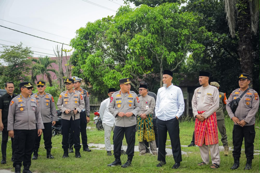 Sambut Ketibaan Kapolda Riau, Wako H. Paisal Dampingi Peninjauan Jembatan Merah Putih Presisi Menjelang Peresmian oleh Kapolri