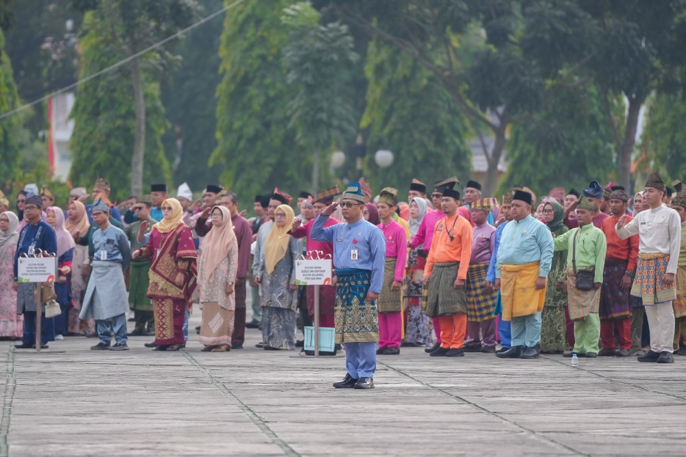 Ukir Sejarah, Sekdako Fahmi Sukses Emban Tugas Sebagai Komandan Upacara pada Hari Jadi ke-69 Provinsi Riau