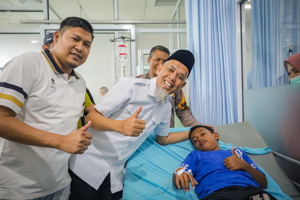Berikan Dukungan Moril, Senyum Hangat Warnai Kunjungan H Paisal Jenguk Siswa SD Korban Diduga Keracunan di RSUD Dumai