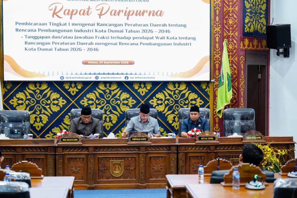 Paripurna DPRD Dumai, Wawako Sugiyarto Dengarkan Tanggapan Tujuh Fraksi Soal Ranperda Industri 2026-2046