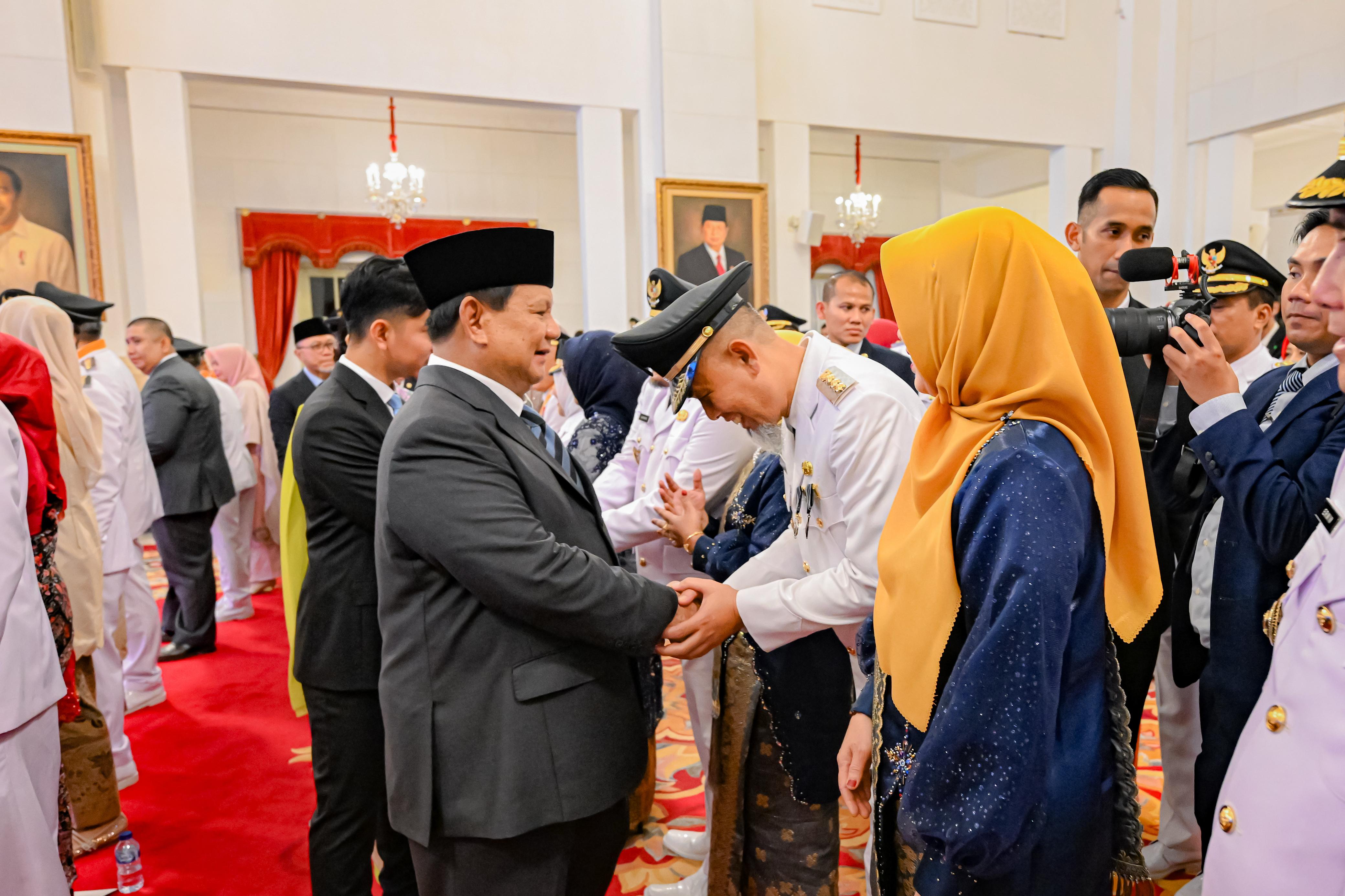 Wako Paisal Dan Wawako Sugiyarto Resmi Dilantik Presiden Prabowo Subianto - 5