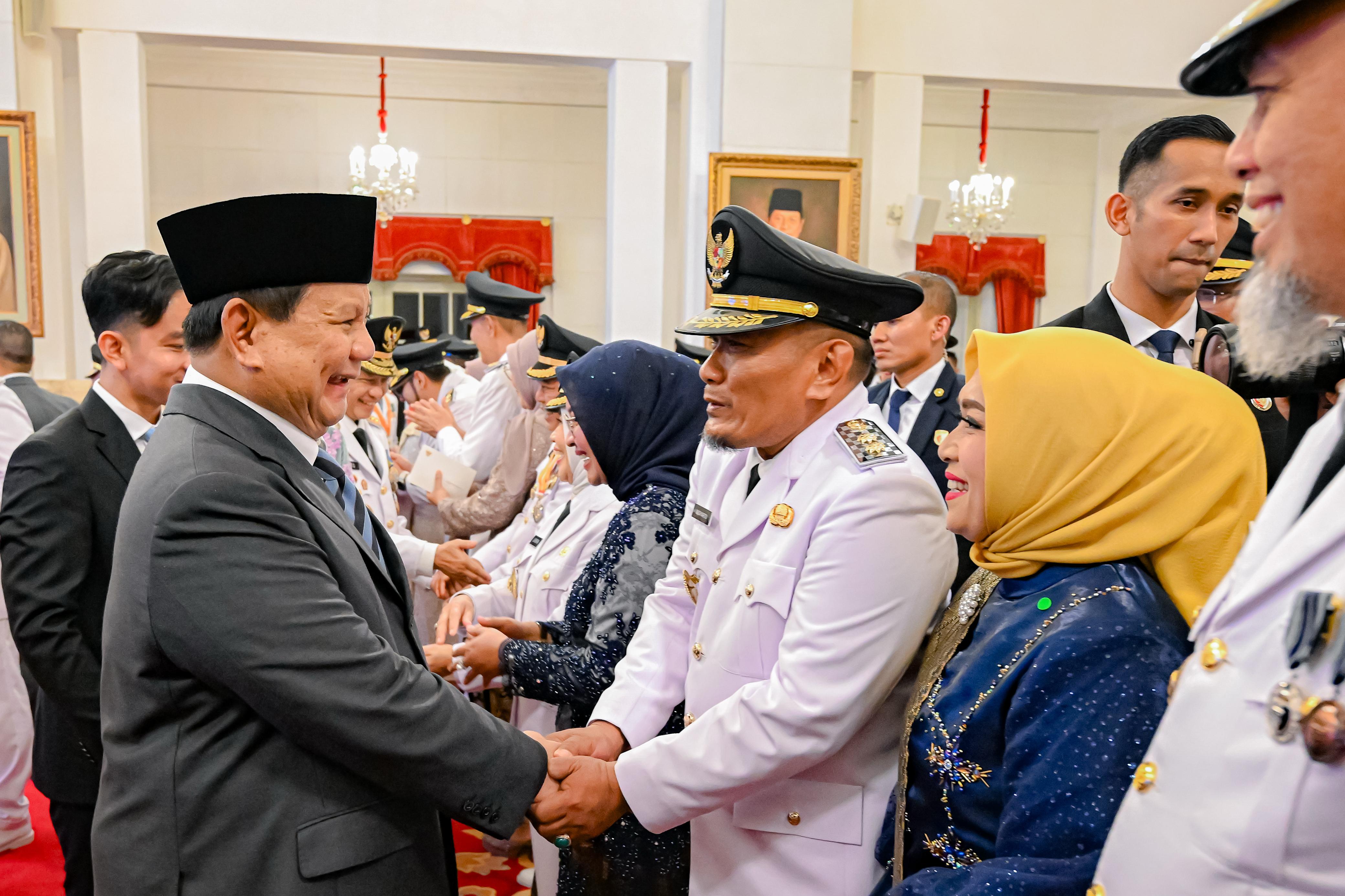 Wako Paisal Dan Wawako Sugiyarto Resmi Dilantik Presiden Prabowo Subianto - 6