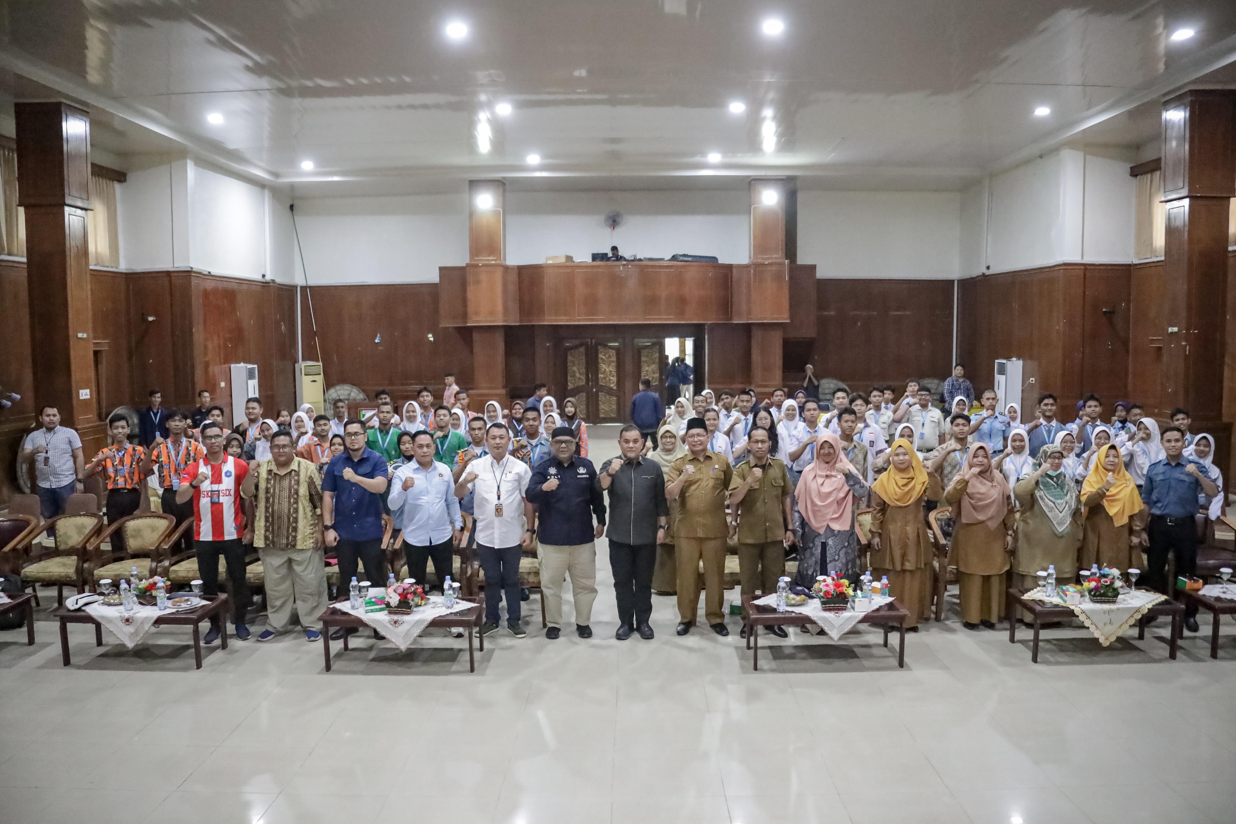 SOSIALISASI GENERASI MELEK JURNALISTIK DAN ANTI JUDI ONLINE OLEH DISKOMIFOTIKSAN DUMAI TH.2024