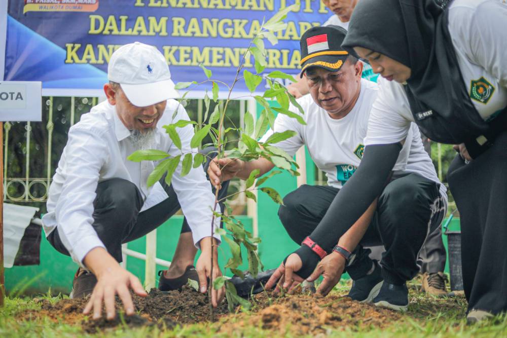  Penanaman 1jt Pohon Matoa dalam rangka Hari Bumi oleh Kemenag Kota Dumai bersama Wako Dumai th.2025