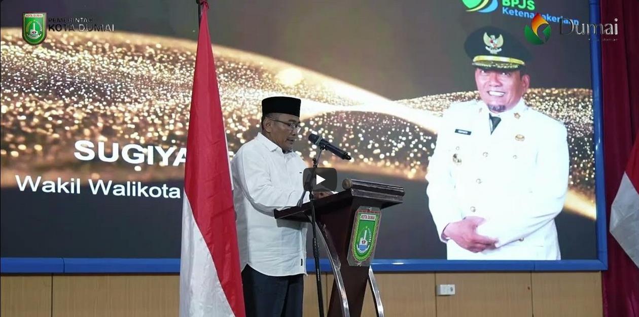 Penyerahan Kartu BPJS Ketenagakerjaan Bagi Pekerja Rentan Dan DBH Sawit Kota Dumai Tahun 2025